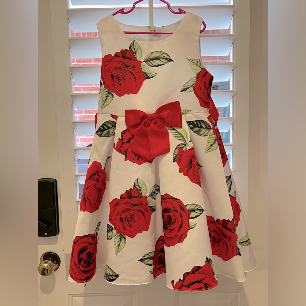 Girls size 8 floral sleeveless party dress.